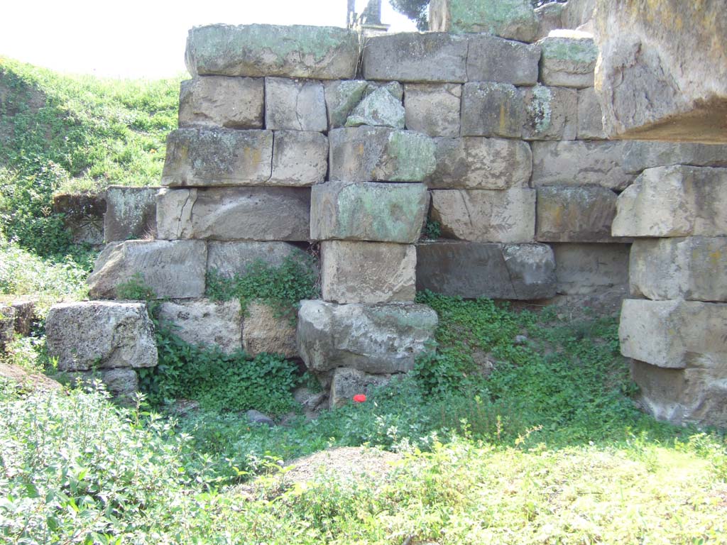 Vesuvian Gate Pompeii. May 2006. West inside wall of tower area at north-west corner of gate.