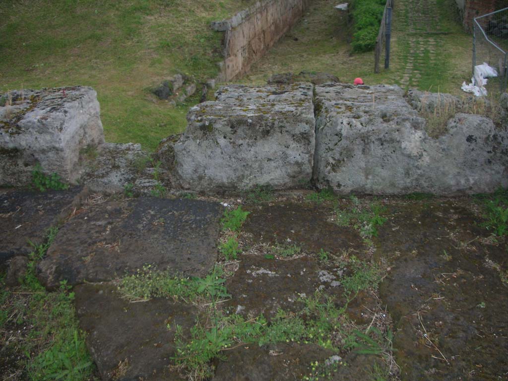 Vesuvian Gate, Pompeii. May 2010. Detail of upper blocks, continued from above. Photo courtesy of Ivo van der Graaff.