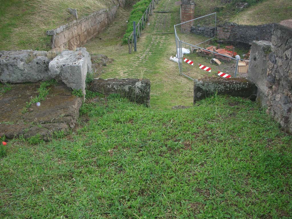 Vesuvian Gate Pompeii. May 2010. 
Looking east towards upper west wall of gate, near Castellum Aquae, on right. Photo courtesy of Ivo van der Graaff.
