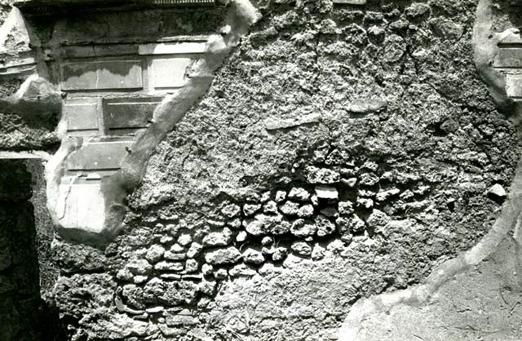 I.2.16 Pompeii. 1969. House, cubiculum g, left N wall.  Photo courtesy of Anne Laidlaw.
American Academy in Rome, Photographic Archive. Laidlaw collection _P_69_10_1A.
