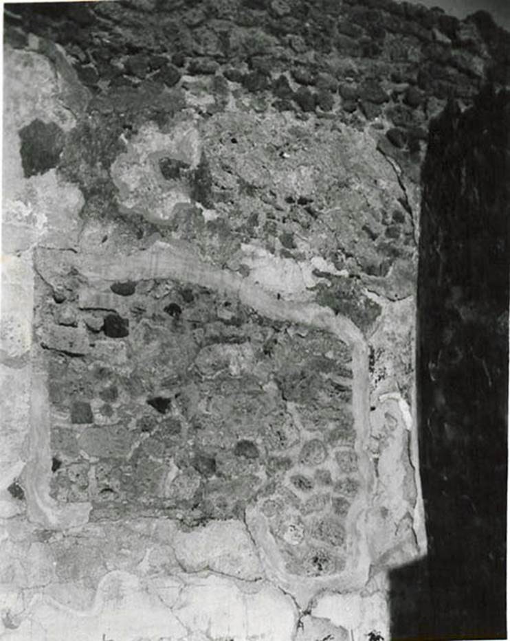 I.2.28 Pompeii. West wall of triclinium. 1935 photo taken by Tatiana Warscher, described as Il muro occidentale del triclinio i. (translation: The west wall of triclinium i).
See Warscher T., 1935. Codex Topographicus Pompeianus: Regio I.2. (no.61), Rome: DAIR, whose copyright it remains.
According to Warscher, Il posto dal quale  stato tolto il quadro di Cassandra.
(translation: The place from which the painting of Cassandra had been taken.)
