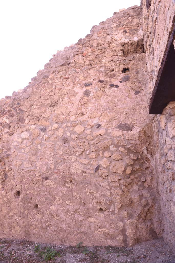 I.4.13 Pompeii. October 2019. Room b, west wall in north-west corner.
Foto Tobias Busen, ERC Grant 681269 DCOR.


