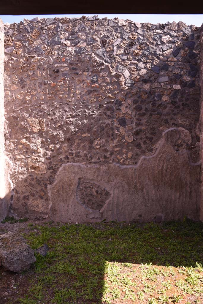 I.4.22 Pompeii. October 2019. Room f, east wall.
Foto Tobias Busen, ERC Grant 681269 DCOR.

