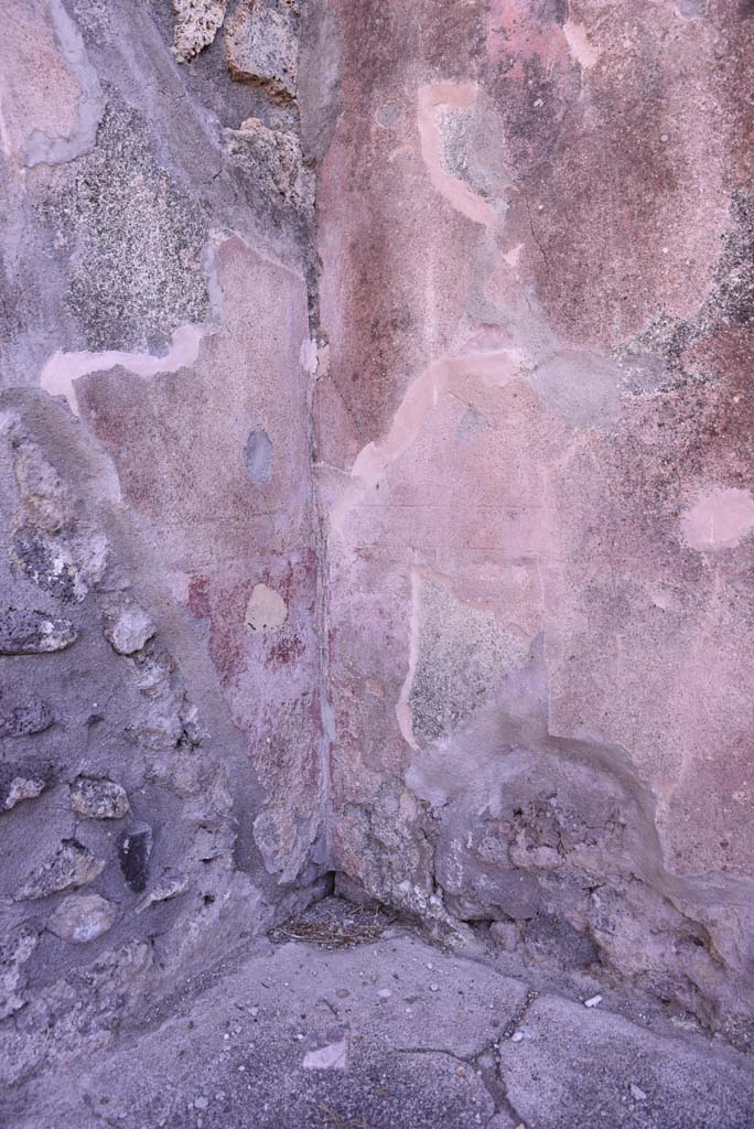 I.4.22 Pompeii. October 2019. Room k/l, south-east corner.
Foto Tobias Busen, ERC Grant 681269 DCOR.
