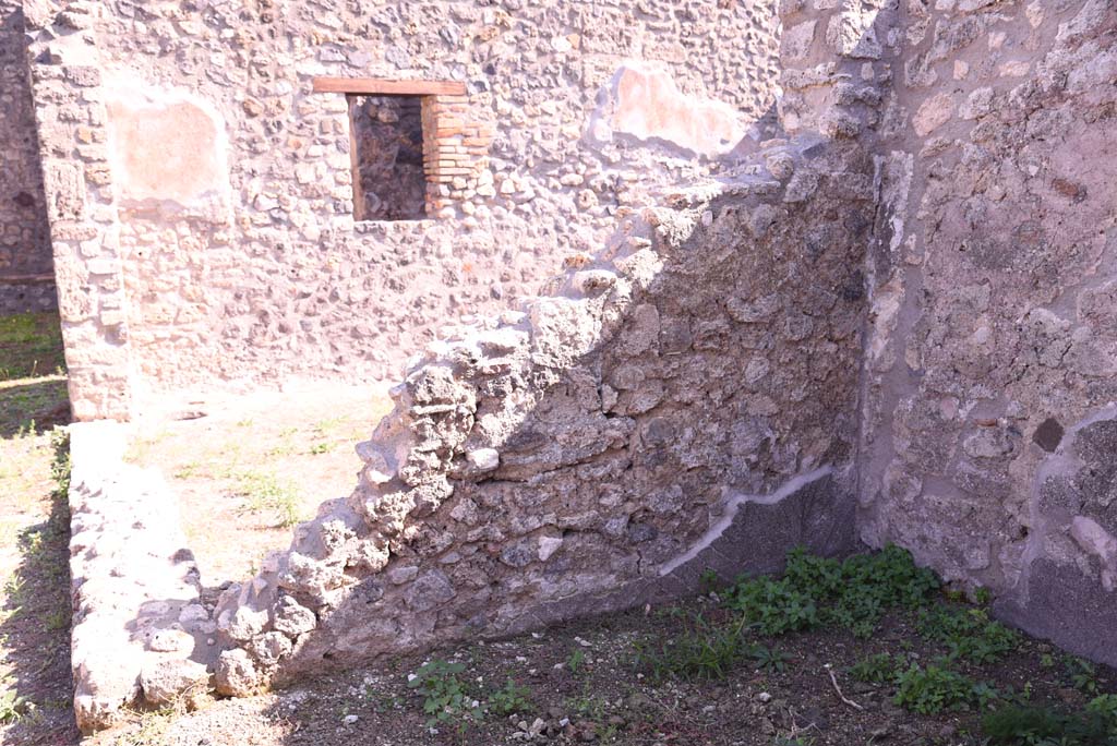 I.4.22 Pompeii. October 2019. Room m, remains of east wall, with courtyard at the rear, looking east.
Foto Tobias Busen, ERC Grant 681269 DCOR.
