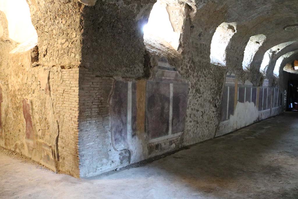 I.6.2 Pompeii. December 2018. Looking west along south wall of north wing of cryptoporticus. Photo courtesy of Aude Durand.