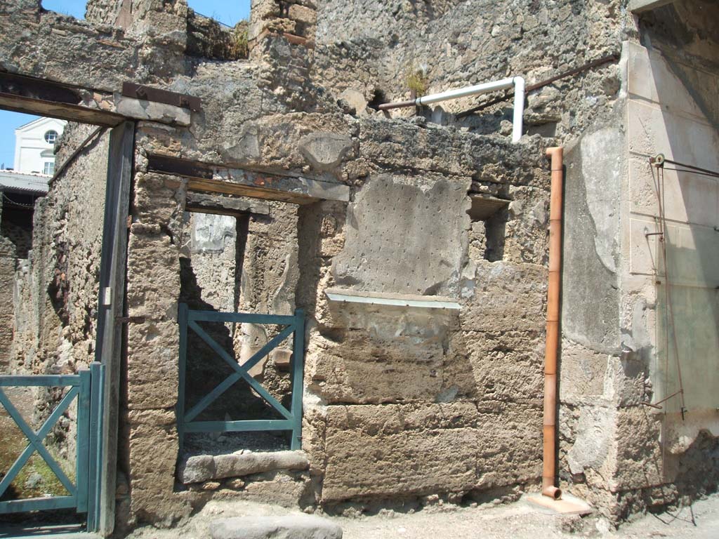 I.6.14 Pompeii. May 2005. Entrance doorway.