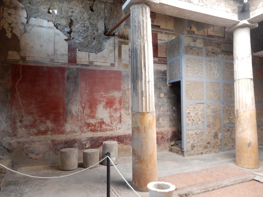 I.6.15 Pompeii. June 2019. Room 4, west side of atrium. Photo courtesy of Buzz Ferebee.