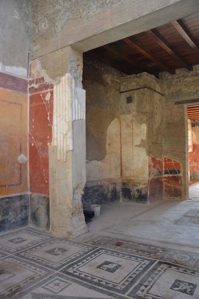 I.7.1 Pompeii. October 2019. 
Looking south-east from atrium towards east wall of tablinum, with recess.
Foto Annette Haug, ERC Grant 681269 DÉCOR.

