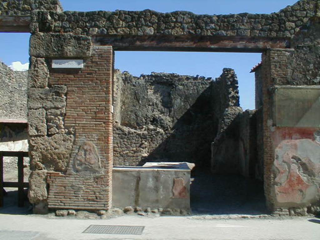 I.7.8 Pompeii. May 2005. Entrance on Via dell Abbondanza.
