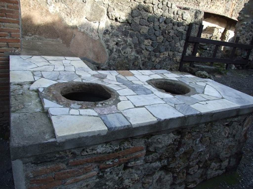 I.7.8 Pompeii. December 2007. Marble counter with two urns.