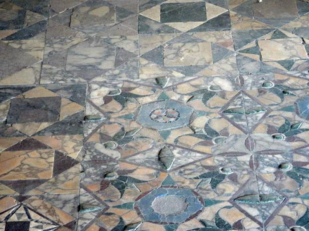 I.7.11 Pompeii. May 2017. Central emblema in triclinium floor. Photo courtesy of Buzz Ferebee.