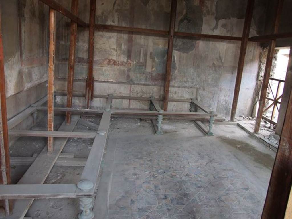 I.7.11 Pompeii. December 2006. North wall and floor of triclinium.