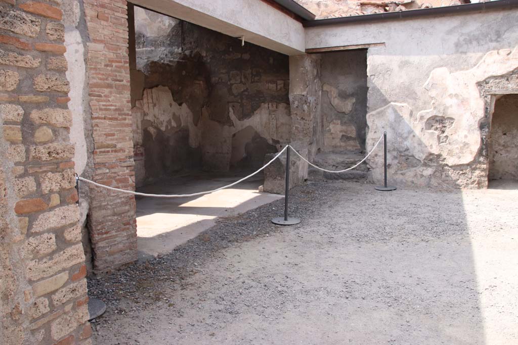 I.7.11 Pompeii. September 2021. Looking north-west across atrium. Photo courtesy of Klaus Heese.

