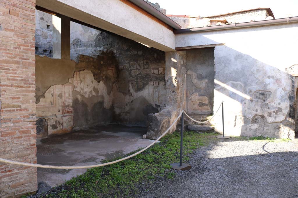 I.7.11 Pompeii. December 2018. Looking towards north-west side of atrium of house at I.7.10. Photo courtesy of Aude Durand.

