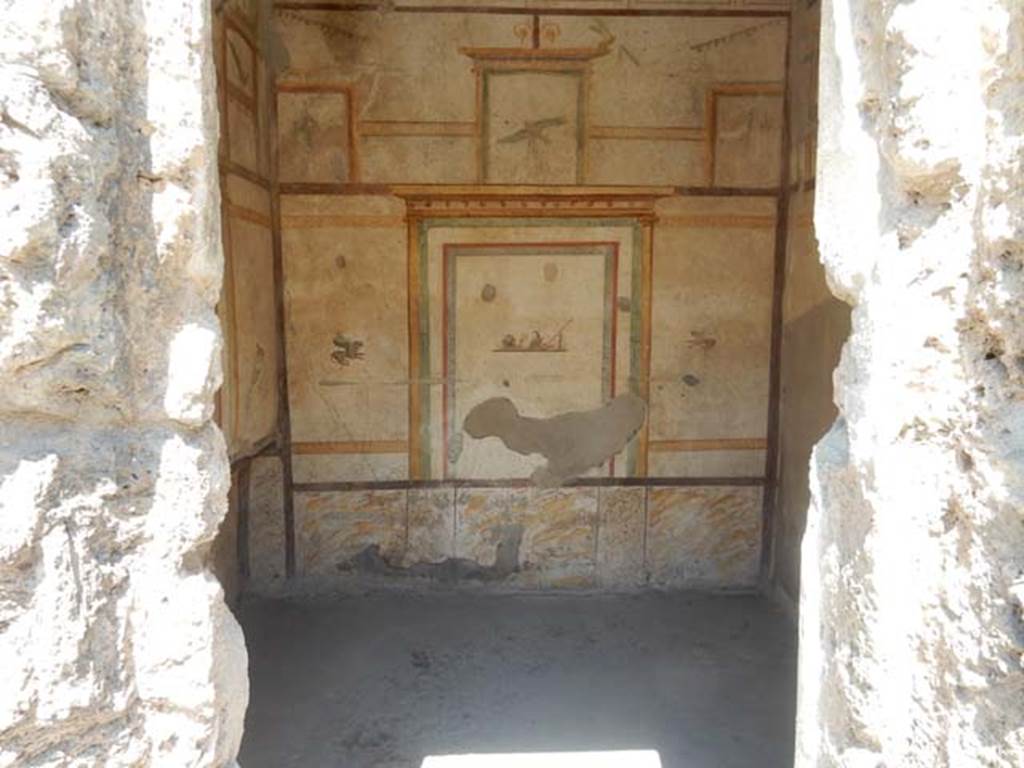 I.7.11 Pompeii. May 2017. 
Looking east through doorway of cubiculum on east side of atrium, on south side of entrance doorway at I.7.11.
Photo courtesy of Buzz Ferebee.

