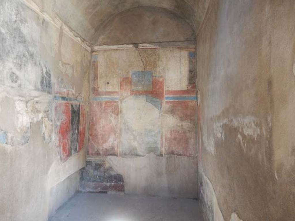 I.7.19 Pompeii. May 2017. 
Looking towards east wall of cubiculum in north-east corner of pseudoperistyle. Photo courtesy of Buzz Ferebee.

 

