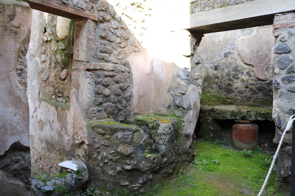 I.7.19 Pompeii. December 2018. Looking north-east into small room on north side of corridor.
On the left is the small doorway to the garden area at rear of the tablinum, on the right is the doorway to the kitchen area.
Photo courtesy of Aude Durand.

