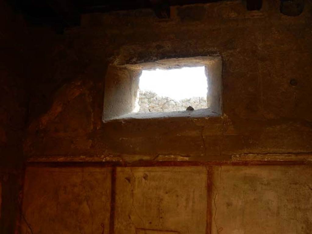 I.8.9 Pompeii. May 2015. Room 4, window in east wall. Photo courtesy of Buzz Ferebee.