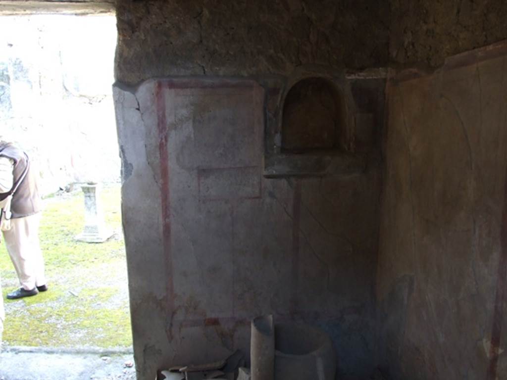 I.8.9 Pompeii.  March 2009. Room 4.  Cubiculum. West wall with Niche.
