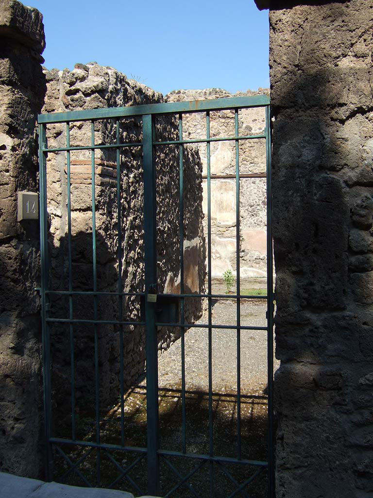 I.8.14 Pompeii. September 2005. Entrance.
According to Della Corte, an electoral recommendation was found on the right of the entrance -
(M. Epidius) Primus r(ogat)    [CIL IV 7209, note this is the number on page 327, but it should read CIL IV 7299.
Three amphorae were also found inside, with the name  M. Epidi Primi    [CIL IV, 9519-9521]
See Della Corte, M., 1965.  Case ed Abitanti di Pompei. Napoli: Fausto Fiorentino. (p.327-8)
