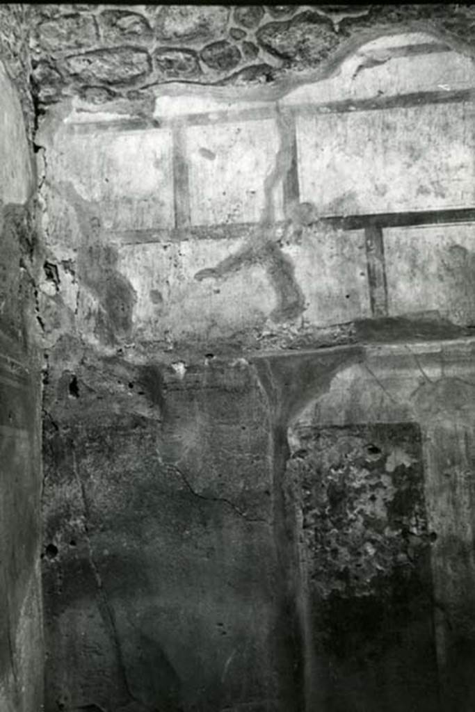 I.8.17 Pompeii. 1975. Room 4. Casa dei Quattro Stili, room right S of entrance, right S wall.  
Photo courtesy of Anne Laidlaw.
American Academy in Rome, Photographic Archive. Laidlaw collection _P_75_2_19.
