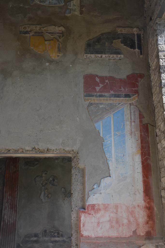 I.9.1 Pompeii. October 2019. 
Room 7, south end of east wall of tablinum, with doorway into triclinium.
Foto Annette Haug, ERC Grant 681269 DCOR.
