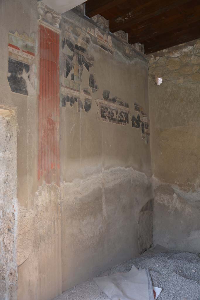 I.9.1 Pompeii. October 2019. 
Room 8, west wall with doorway from tablinum, on left, looking towards north-west corner of triclinium.
Foto Annette Haug, ERC Grant 681269 DCOR.

