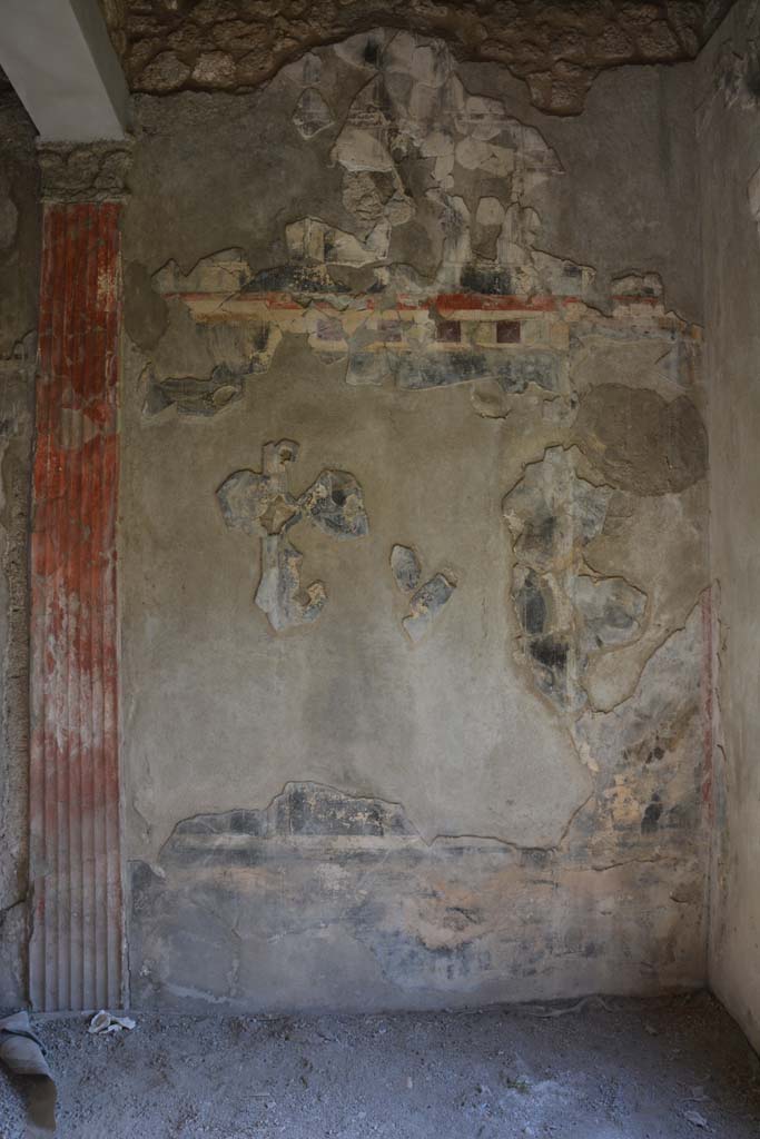 I.9.1 Pompeii. October 2019. 
Room 8, south end of east wall, and south-east corner of triclinium.
Foto Annette Haug, ERC Grant 681269 DCOR.
