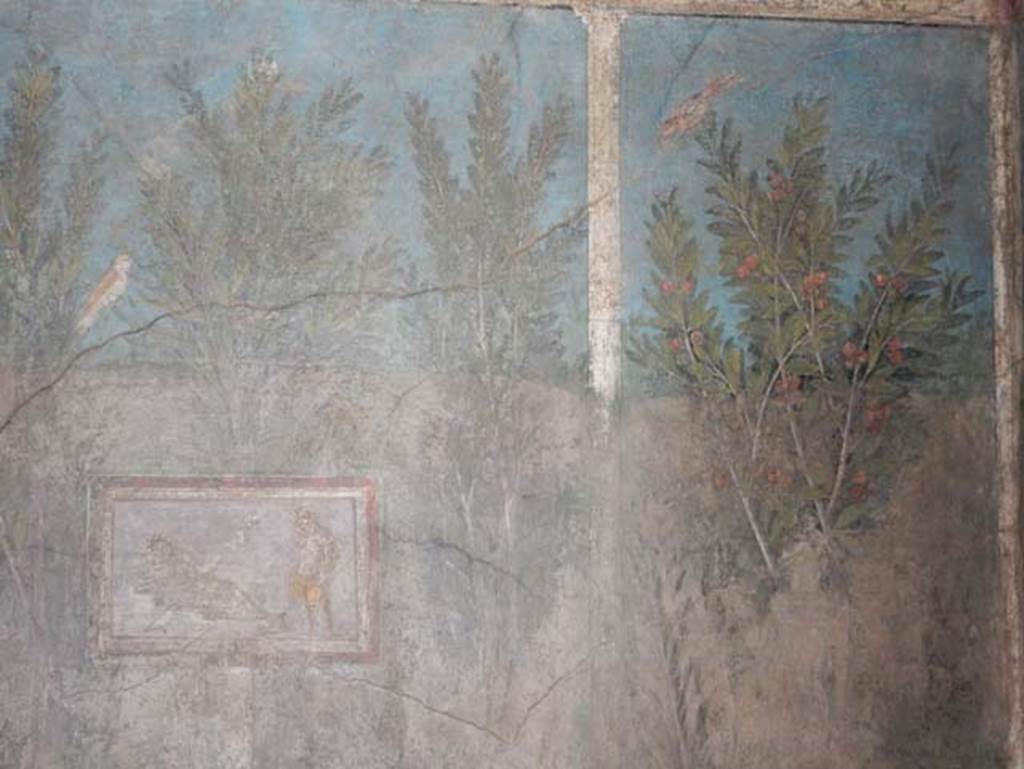I.9.5 Pompeii. May 2016. Room 5, detail of east wall. Photo courtesy of Buzz Ferebee.