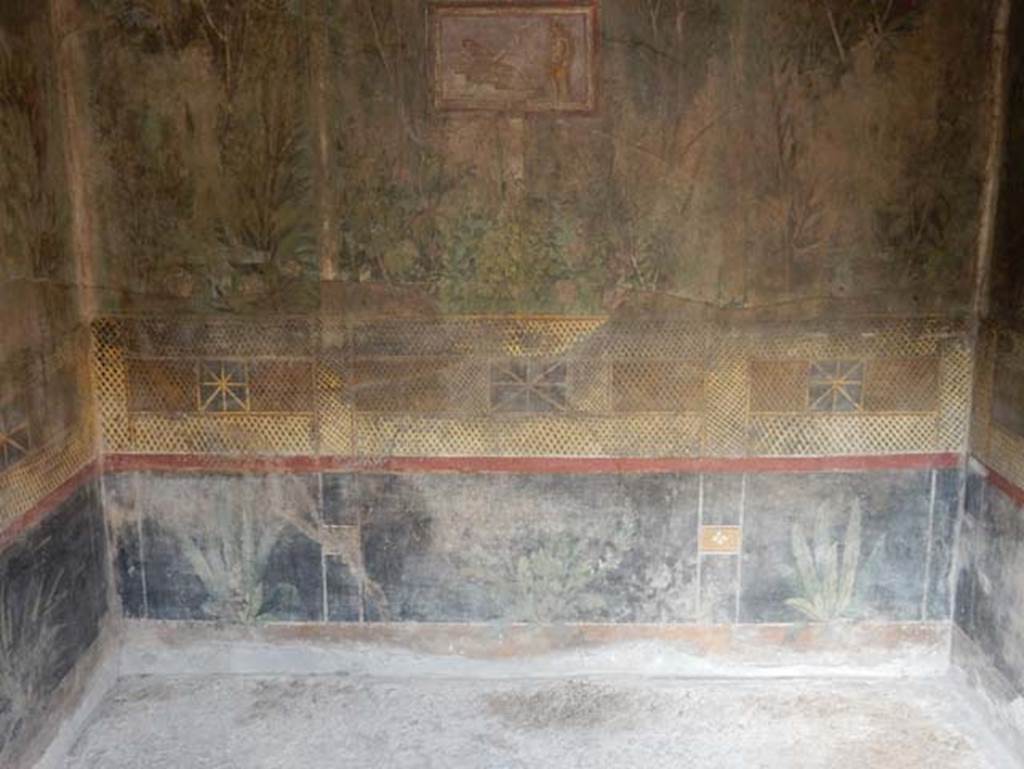 I.9.5 Pompeii. May 2017.  Room 5, zoccolo from lower east wall. Photo courtesy of Buzz Ferebee.
