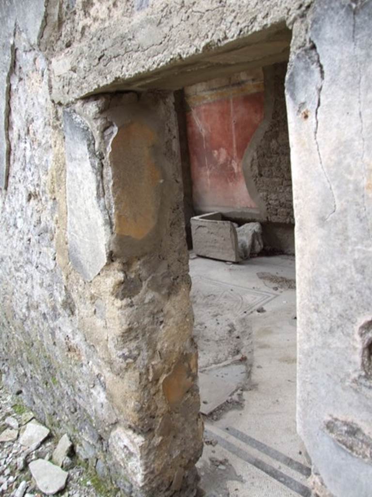I.9.14 Pompeii. March 2009. Side door into tablinum from corridor and room 5.