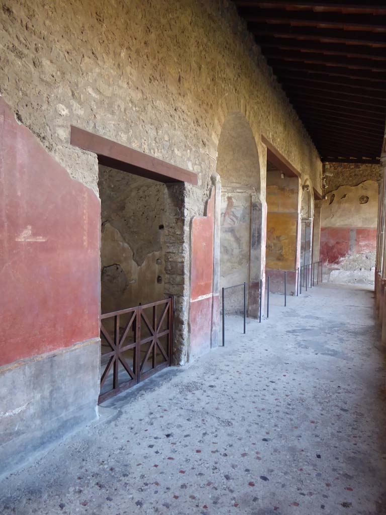 I.10.4 Pompeii. September 2017. Looking west along south portico from doorway to room 21, on left.  
Foto Annette Haug, ERC Grant 681269 DCOR.

