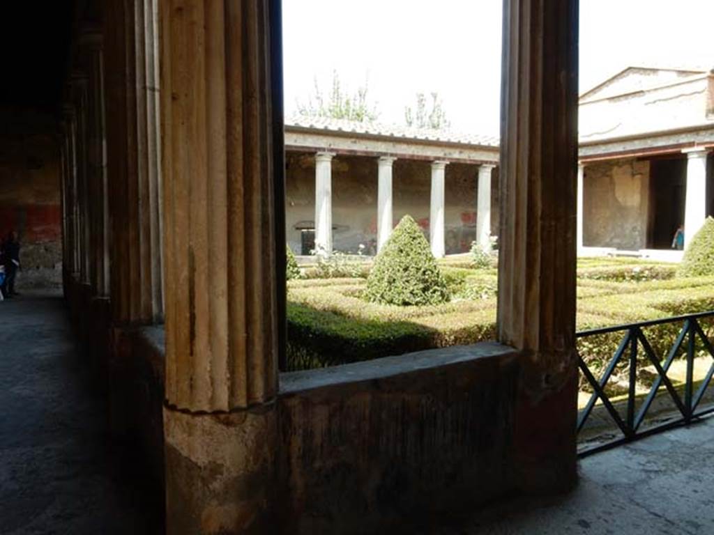 I.10.4 Pompeii. May 2015. Looking across peristyle garden from portico in south-east corner.  Photo courtesy of Buzz Ferebee.
