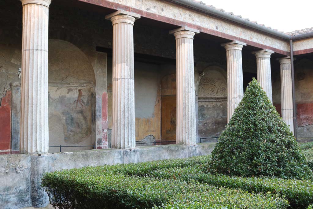 I.10.4 Pompeii. December 2018. 
Looking south-west across peristyle garden from portico on east side. Photo courtesy of Aude Durand.
