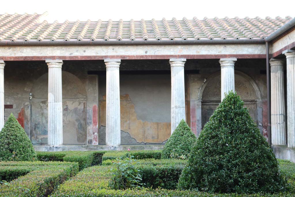 I.10.4 Pompeii. December 2018. Peristyle garden, looking south. Photo courtesy of Aude Durand.
