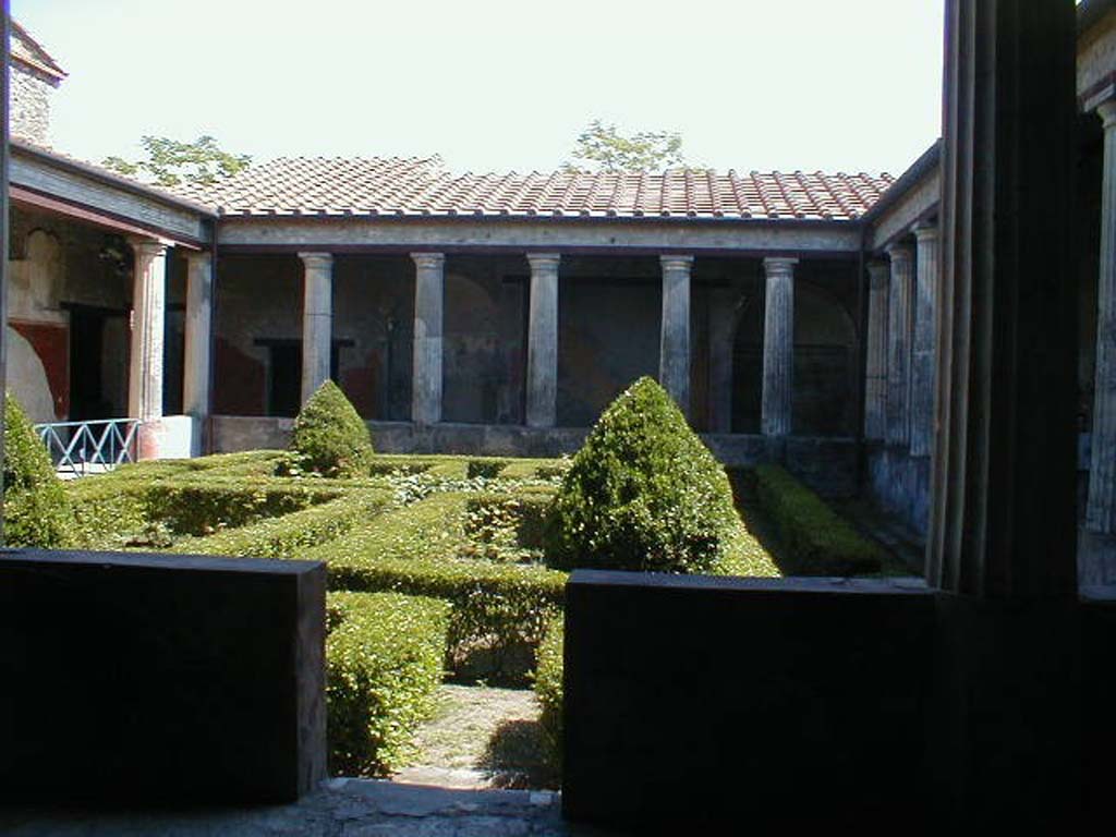 I.10.4 Pompeii. May 2004. Peristyle garden looking south.