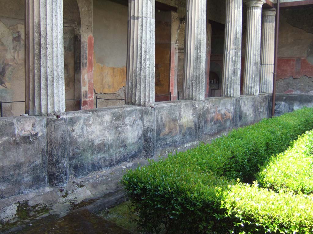 I.10.4 Pompeii. May 2006. Peristyle garden, detail of painted pluteus at south end of peristyle.