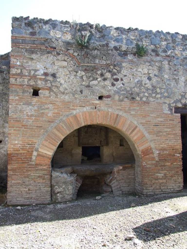 I.12.2 and I.12.1 Pompeii.  March 2009.  Room 11. Oven in Bakery.