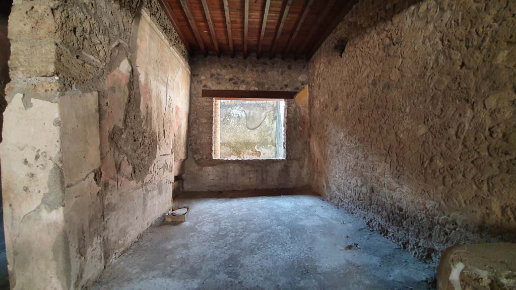 I.12.3 Pompeii. July 2021. Room 3, windowed triclinium, looking south from courtyard.
Foto Annette Haug, ERC Grant 681269 DÉCOR
