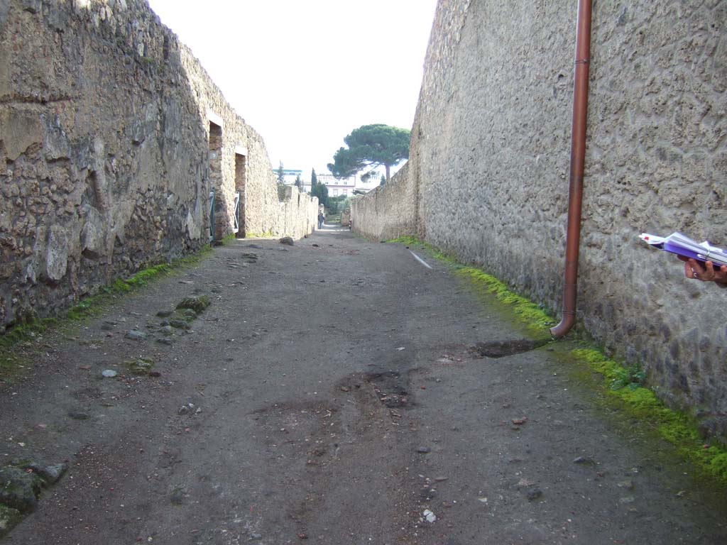 I.14 Pompeii, on left. December 2005.                  Roadway looking south.                              I.15.1 Side wall, on right.
