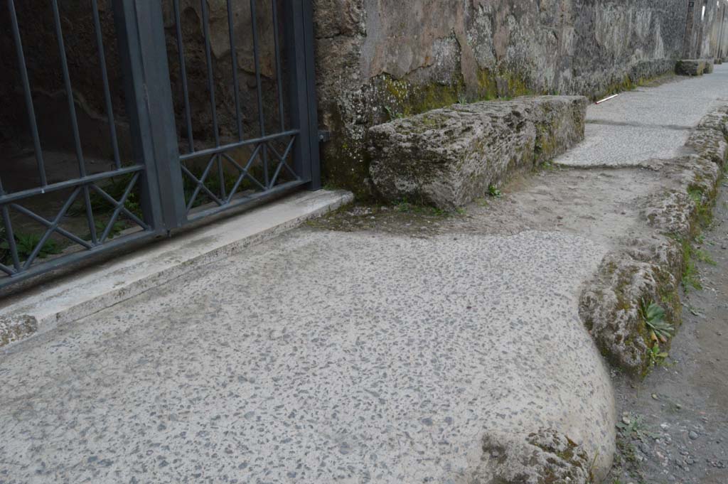 I.15.1 Pompeii. March 2019. Looking west along pavement outside of entrance doorway.
Foto Taylor Lauritsen, ERC Grant 681269 DÉCOR.

