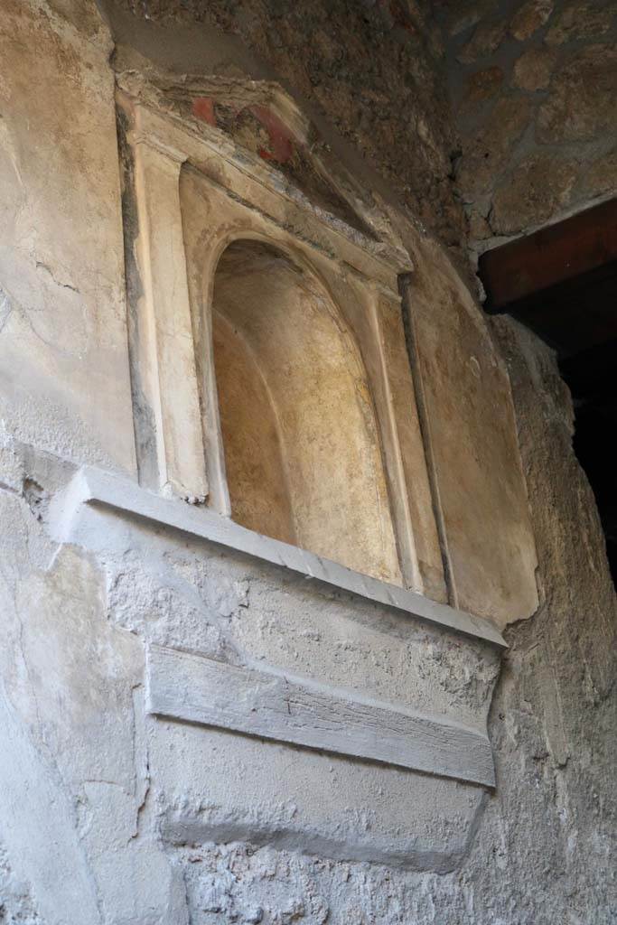 I.15.1 Pompeii. December 2018. 
Niche on east wall of entrance corridor. Photo courtesy of Aude Durand.

