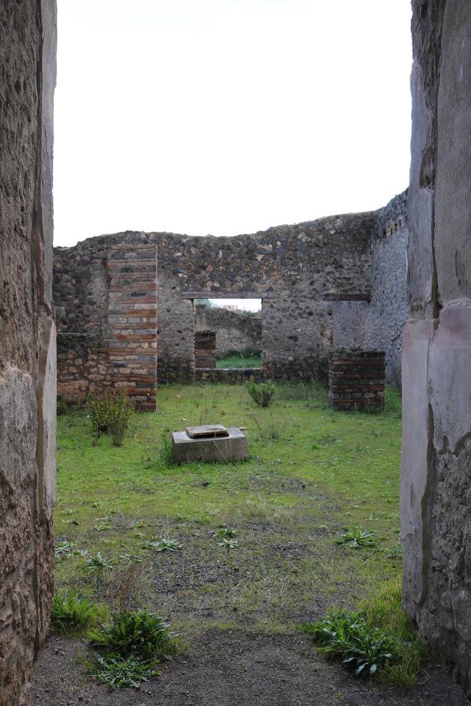 I.16.4 Pompeii. December 2018. 
Looking south across atrium, from entrance corridor. Photo courtesy of Aude Durand.
