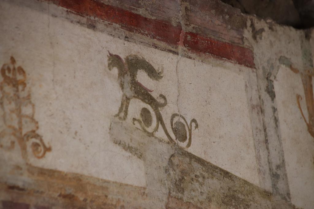 II.3.3 Pompeii. October 2022. Room 10, detail from south end of centre of upper east wall. Photo courtesy of Klaus Heese