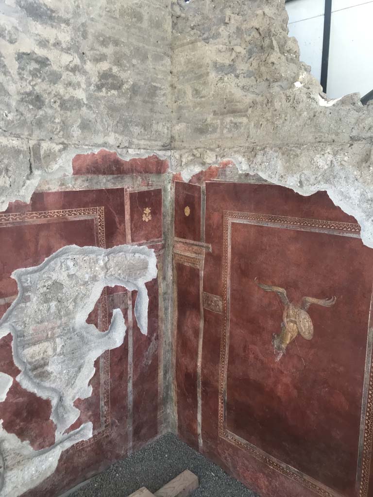 III.3.6 Pompeii. April 2019.Detail from east wall in north-east corner.
Photo courtesy of Rick Bauer.

