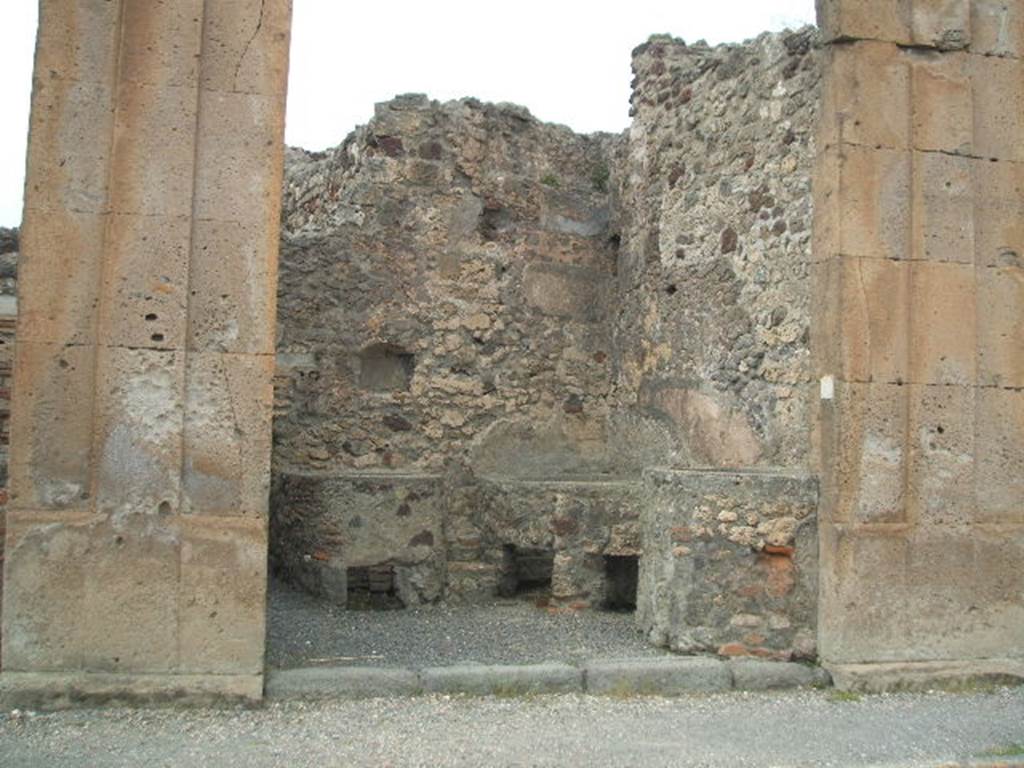 V.1.5 Pompeii. May 2005.  Entrance on Via di Nola.