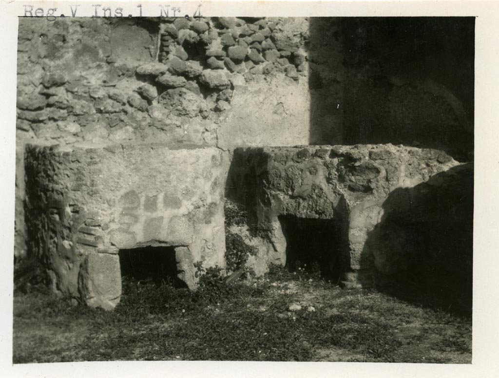 V.1.5 Pompeii but shown as V.1.4 on photo. Pre-1937-39. Looking towards north-east corner.
Photo courtesy of American Academy in Rome, Photographic Archive. Warsher collection no. 1254.
