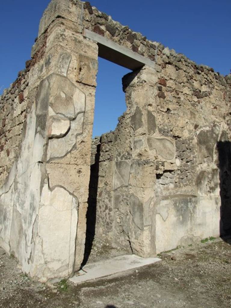 V.1.7 Pompeii. December 2007. Room 9, doorway to corridor to peristyle in north wall of ala 10.