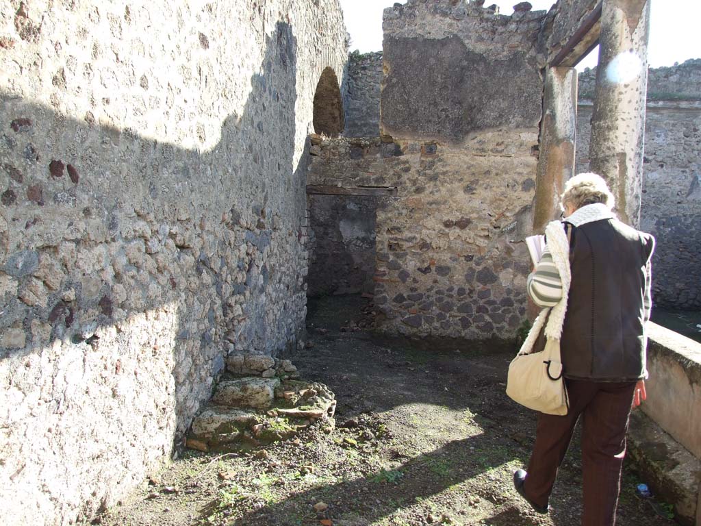 V.1.18 Pompeii. December 2007. Looking south along east side of peristyle to doorway to room “k”.
